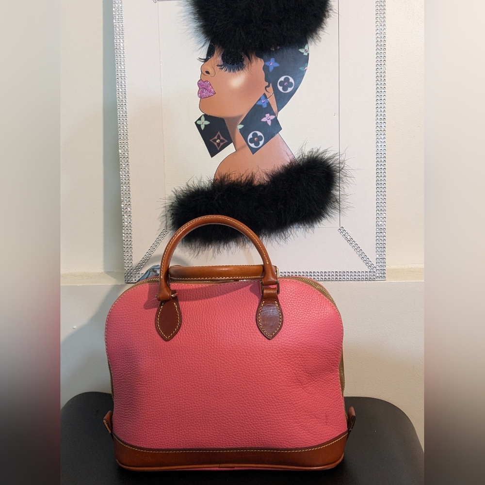 Dooney Bourke Definitive Pebble Grain Vacchetta Trim w/FREE PURSE PILLOW Satchel - Picture 4 of 17
